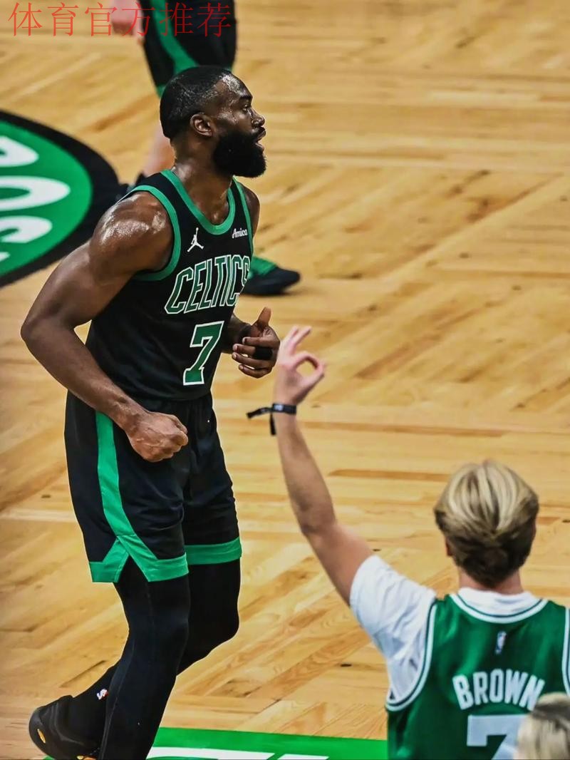 杰伦-布朗：塔图姆一直跟随球队，每次录像分析课都不缺席